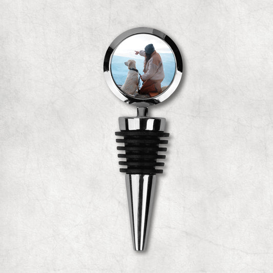 A wine stopper with a personalised photo, a perfect gift for any occasion.
